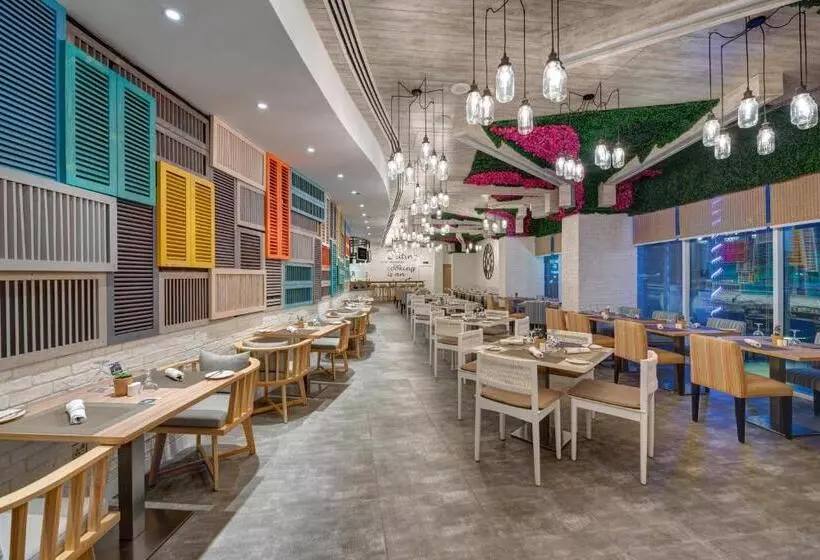 Time Oak Hotel & Suites