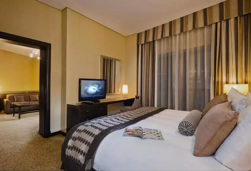 Time Oak Hotel & Suites