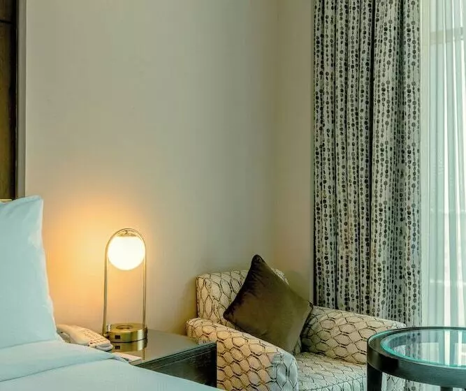 Time Oak Hotel & Suites
