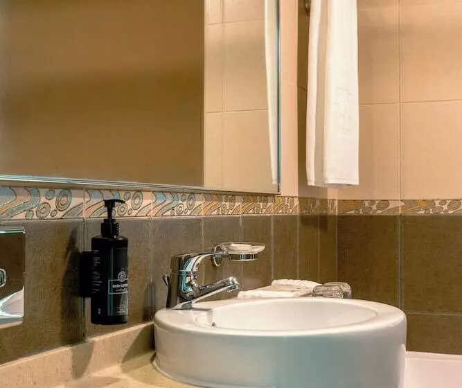 Time Oak Hotel & Suites