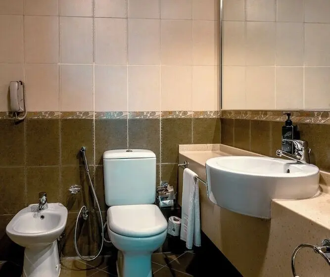 Time Oak Hotel & Suites