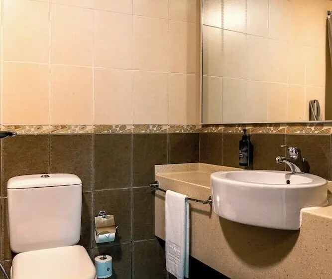 Time Oak Hotel & Suites