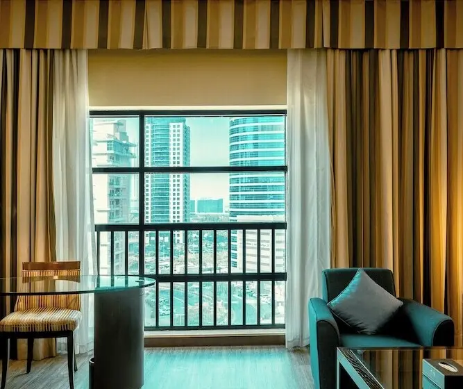 Time Oak Hotel & Suites