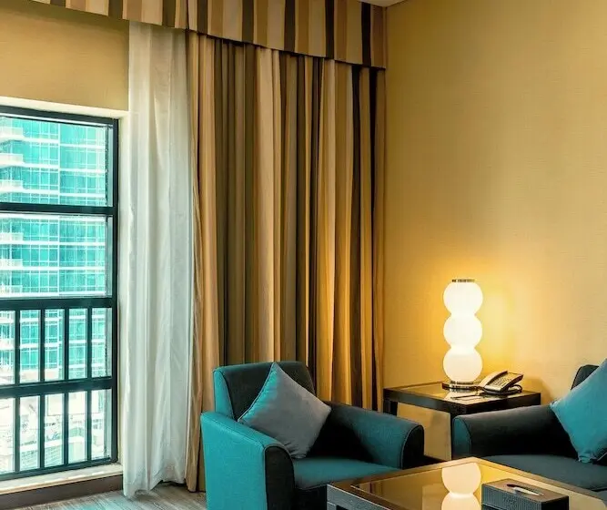 Time Oak Hotel & Suites