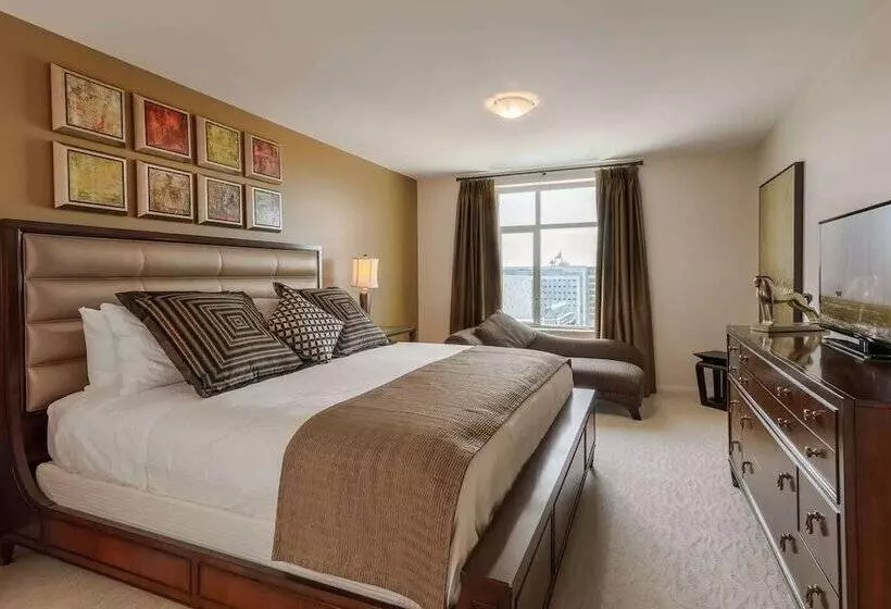 Broadway Plaza, Trademark Collection By Wyndham