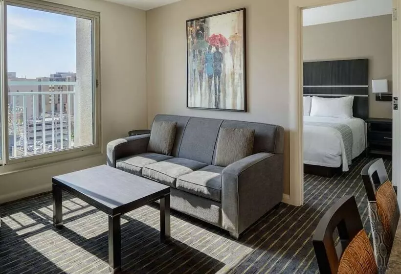 Broadway Plaza, Trademark Collection By Wyndham