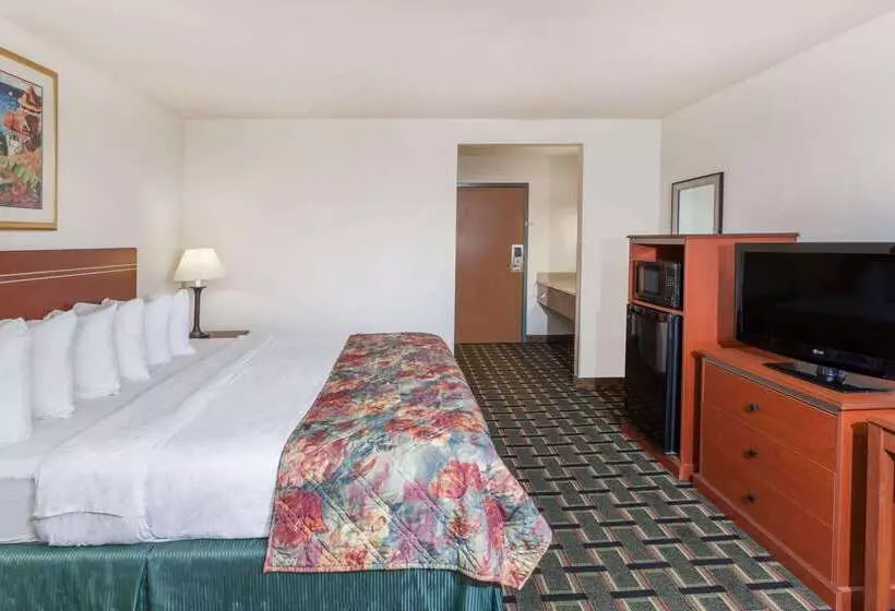 Отель Baymont By Wyndham Decatur