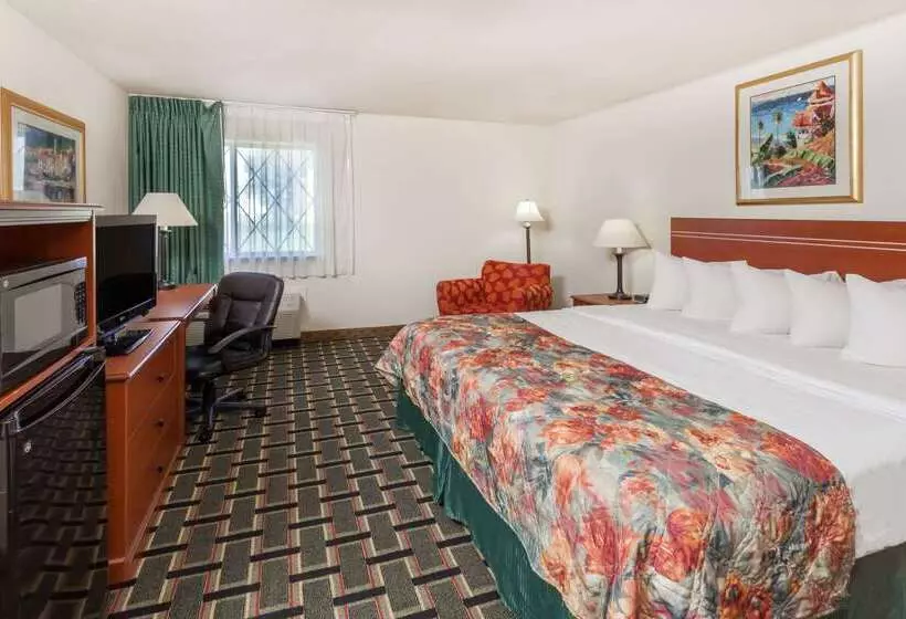 Отель Baymont By Wyndham Decatur