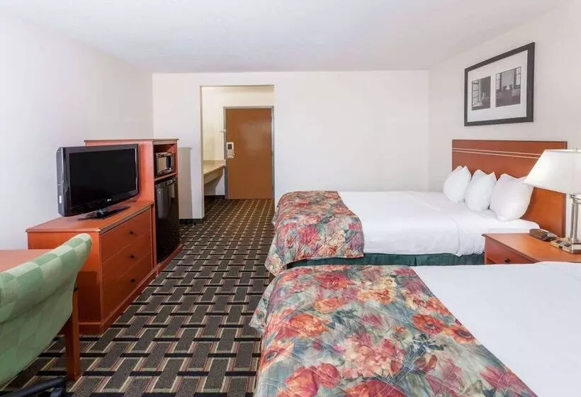 Отель Baymont By Wyndham Decatur