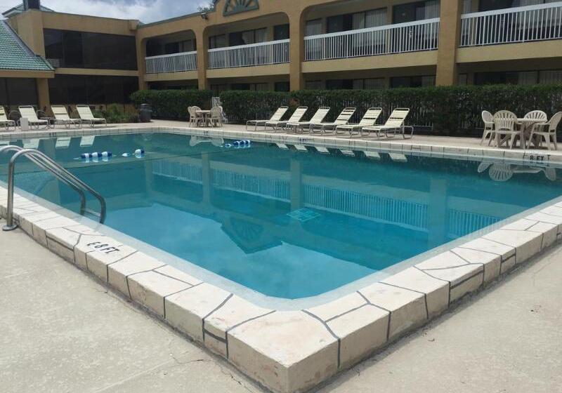 בית מלון כפרי Budget Inn Sanford International Airport