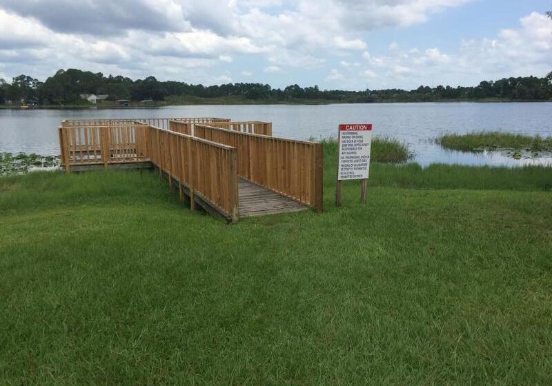 בית מלון כפרי Budget Inn Sanford International Airport