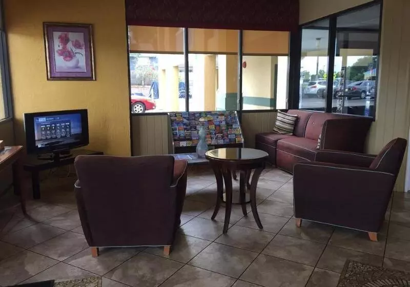 فندق Budget Inn Sanford International Airport