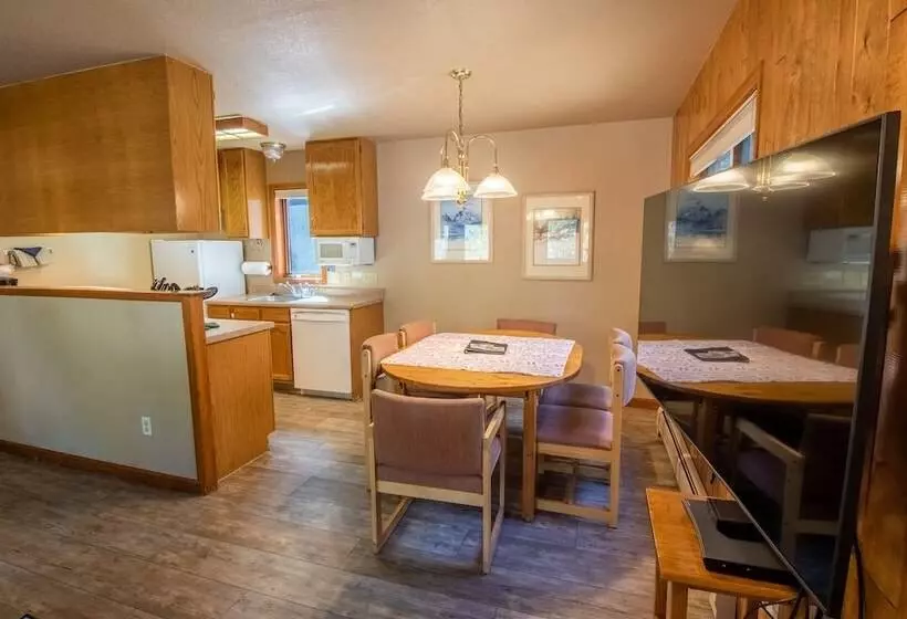 ホテル Castle Mountain Lodge