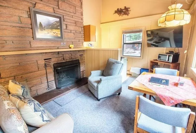ホテル Castle Mountain Lodge