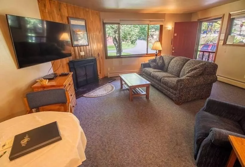 ホテル Castle Mountain Lodge