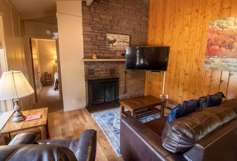 ホテル Castle Mountain Lodge