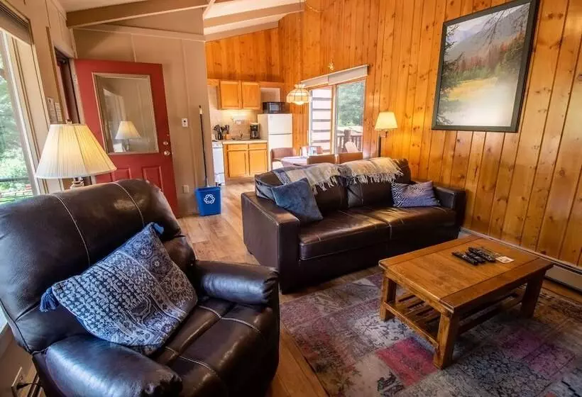ホテル Castle Mountain Lodge