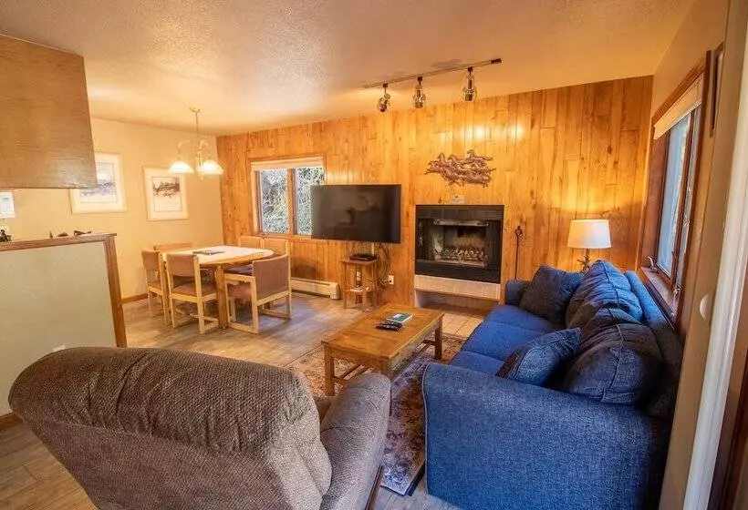 ホテル Castle Mountain Lodge
