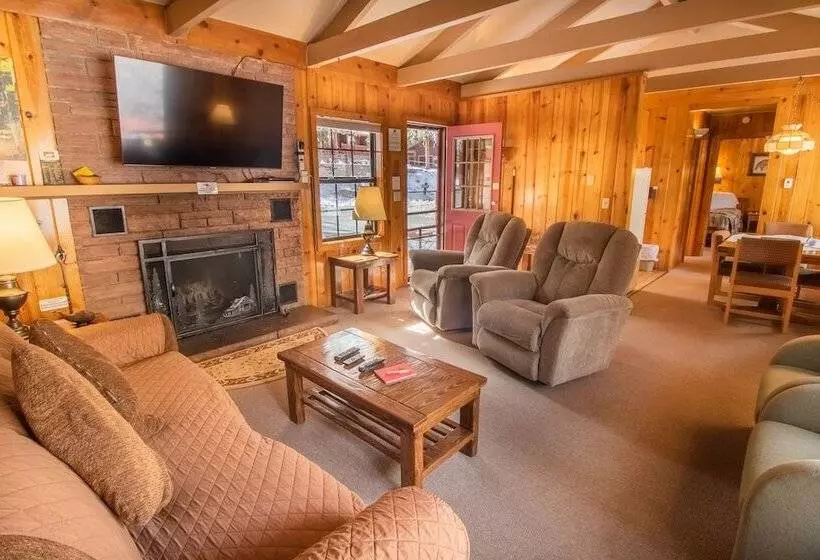 ホテル Castle Mountain Lodge