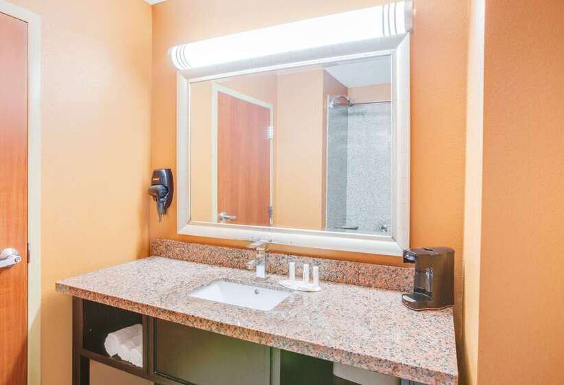 בית מלון כפרי Days Inn & Suites By Wyndham Russellville