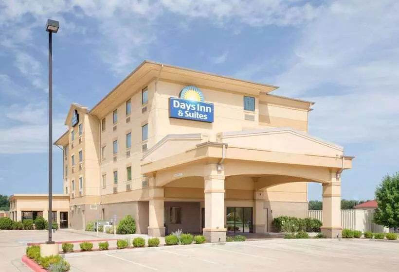 בית מלון כפרי Days Inn & Suites By Wyndham Russellville