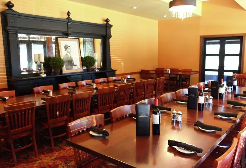 Отель Hilton Garden Inn Des Moines Airport