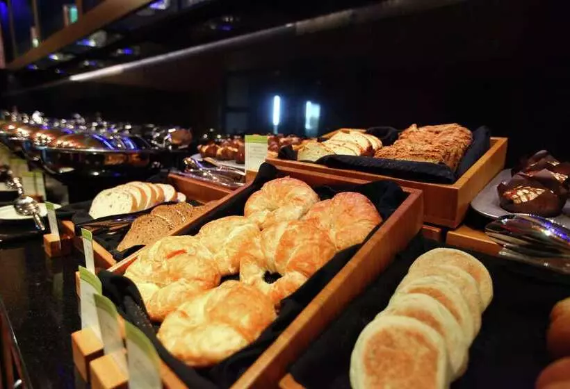 Отель Hilton Garden Inn Des Moines Airport