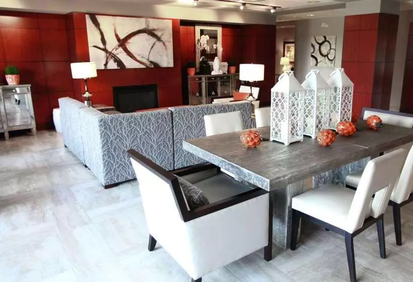 Отель Hilton Garden Inn Des Moines Airport