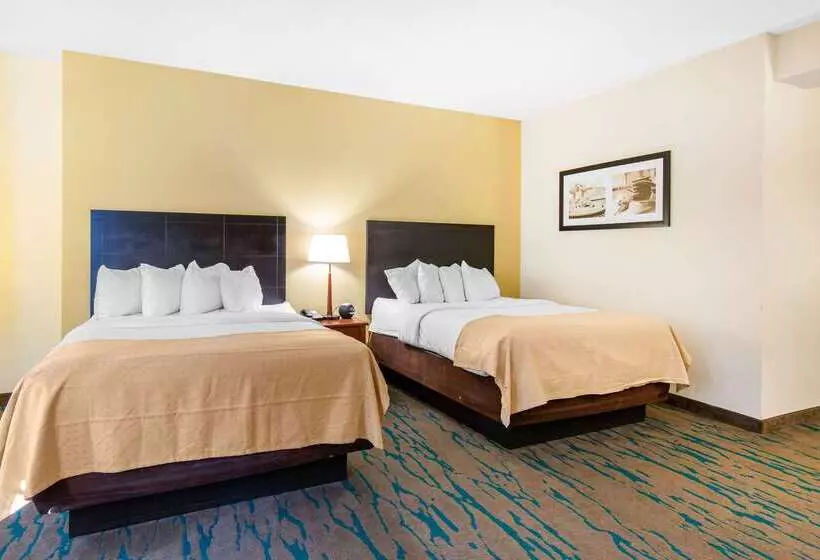 Gateway Hotel & Suites, Ascend Hotel Collection