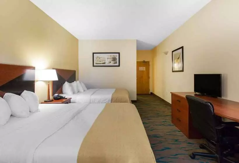 Gateway Hotel & Suites, Ascend Hotel Collection