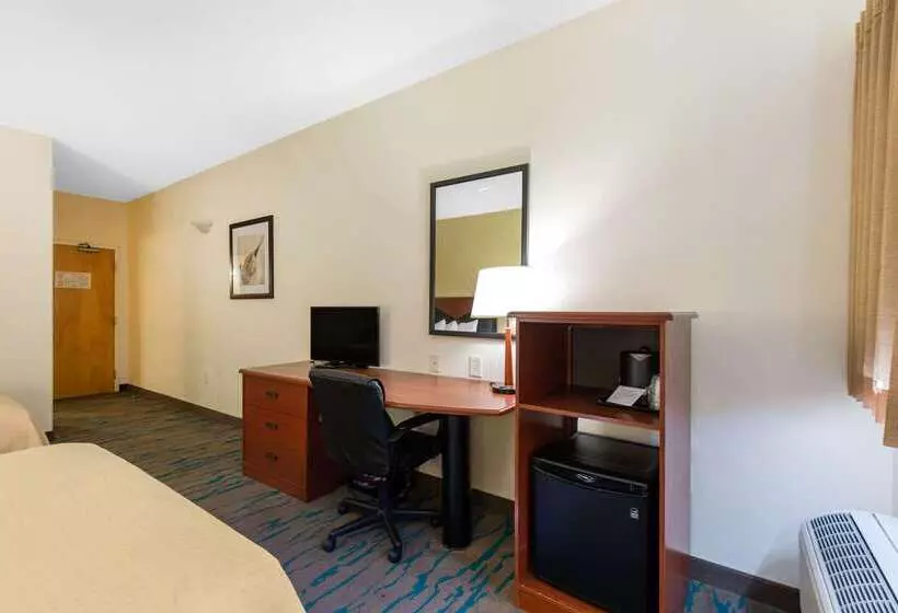Gateway Hotel & Suites, Ascend Hotel Collection