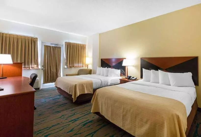 Gateway Hotel & Suites, Ascend Hotel Collection