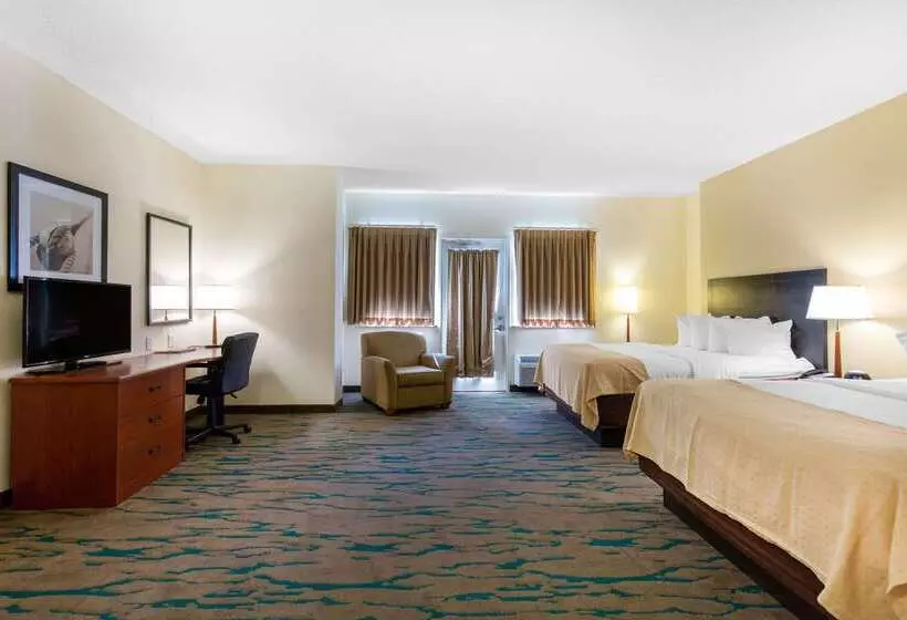 Gateway Hotel & Suites, Ascend Hotel Collection