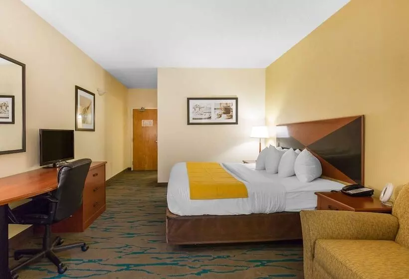 Gateway Hotel & Suites, Ascend Hotel Collection