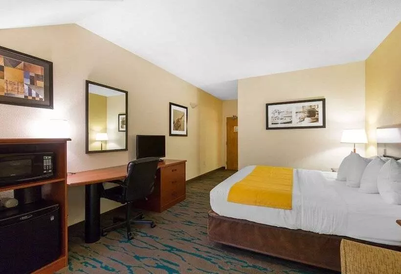 Gateway Hotel & Suites, Ascend Hotel Collection