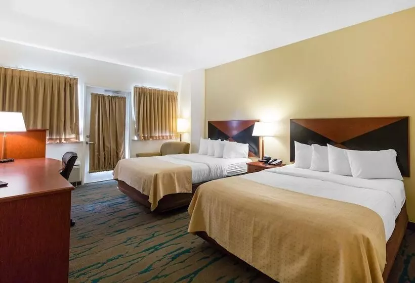Gateway Hotel & Suites, Ascend Hotel Collection