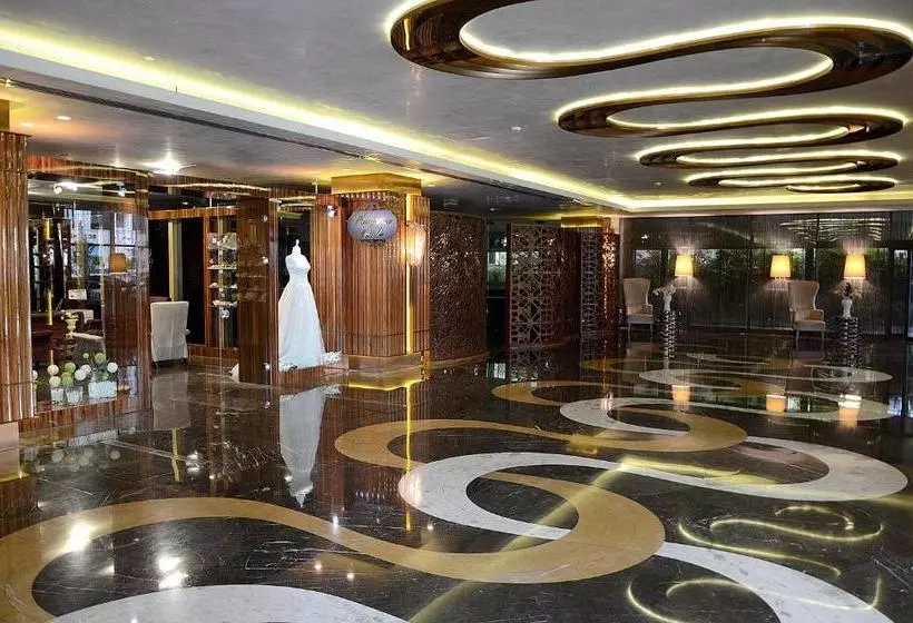 Hotelli Gold Majesty