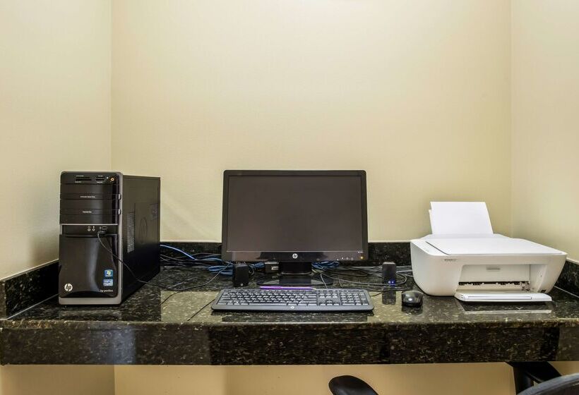 בית מלון כפרי Knights Inn Bunkie