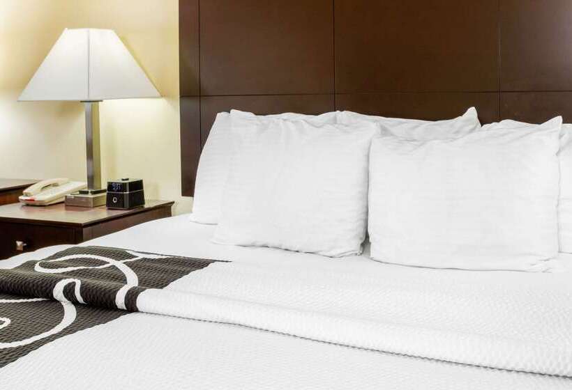 فندق La Quinta By Wyndham Ennis