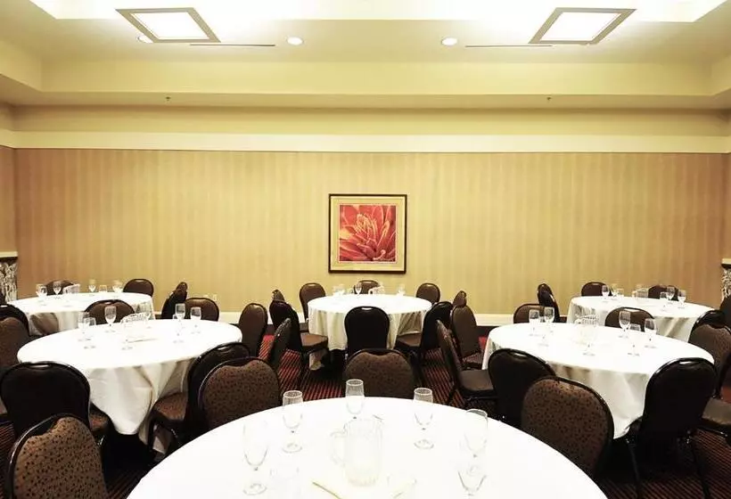 Overton Hotel And Conference Center