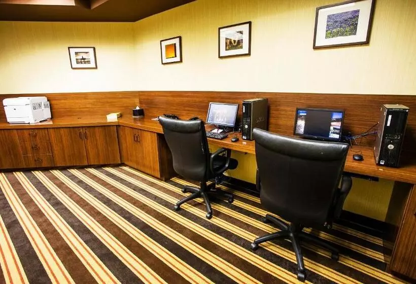 Overton Hotel And Conference Center