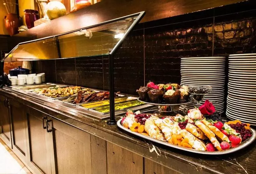 Overton Hotel And Conference Center