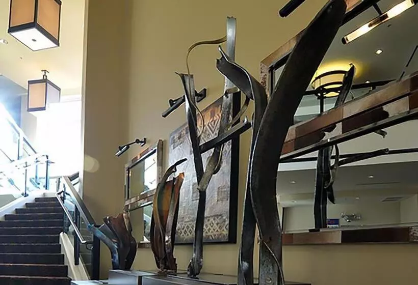 Overton Hotel And Conference Center