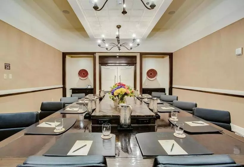 Overton Hotel And Conference Center