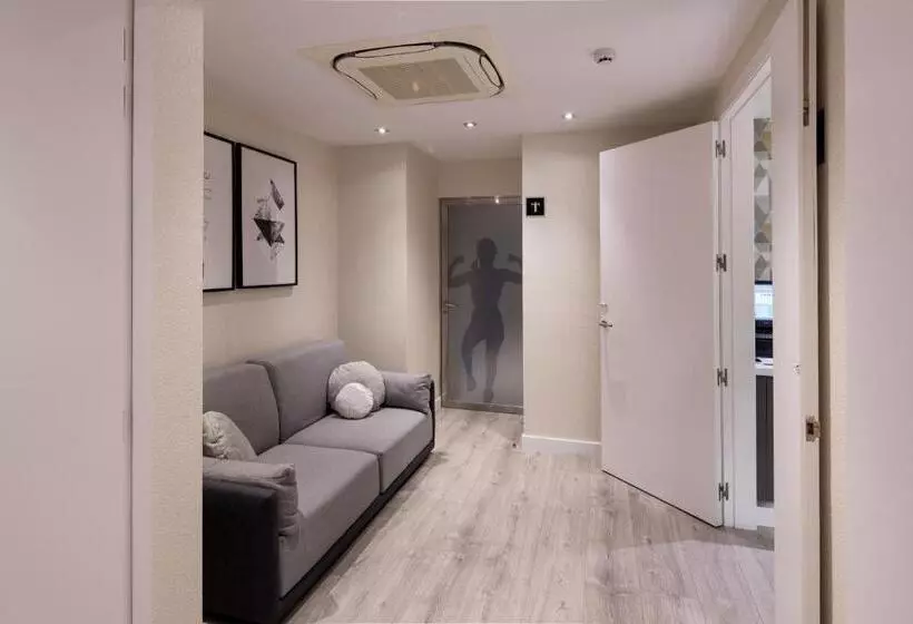 Отель Catalonia Gran Via Bcn