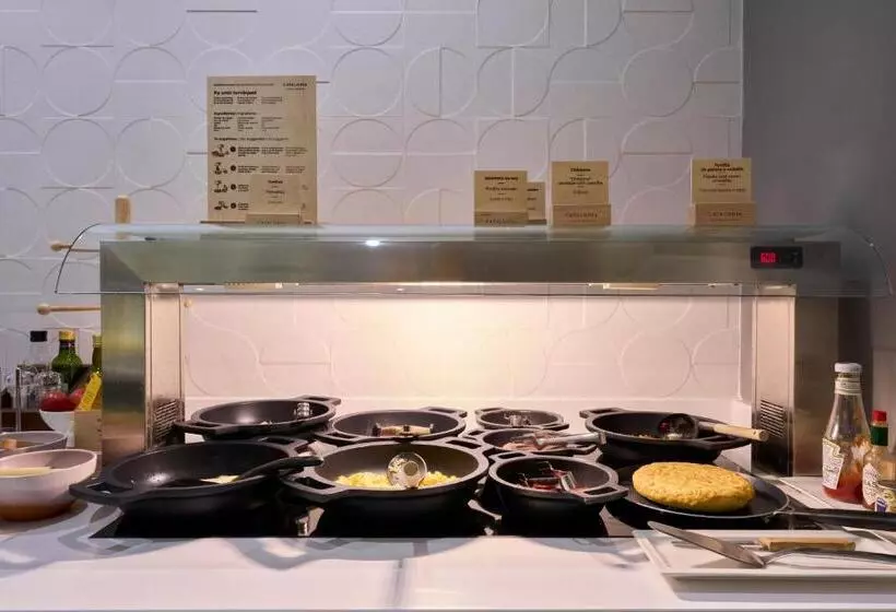 Отель Catalonia Gran Via Bcn