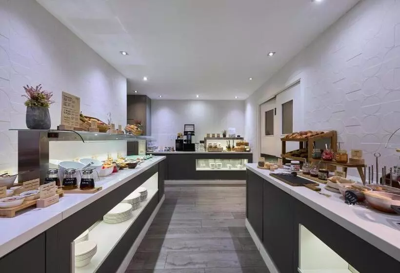 Отель Catalonia Gran Via Bcn