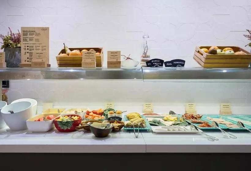 Отель Catalonia Gran Via Bcn