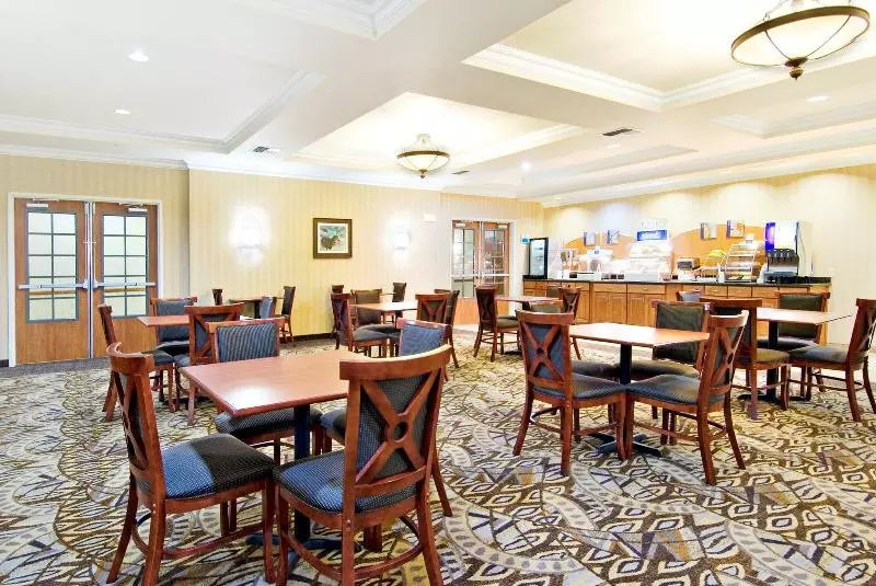 فندق Holiday Inn Express & Suites Klamath Falls Central, An Ihg
