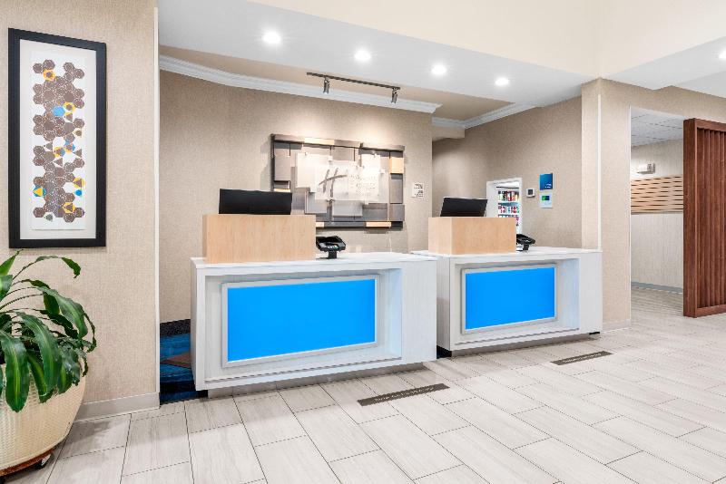 Отель Holiday Inn Express & Suites Klamath Falls Central, An Ihg